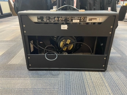 Fender 65 Deluxe Reverb 4